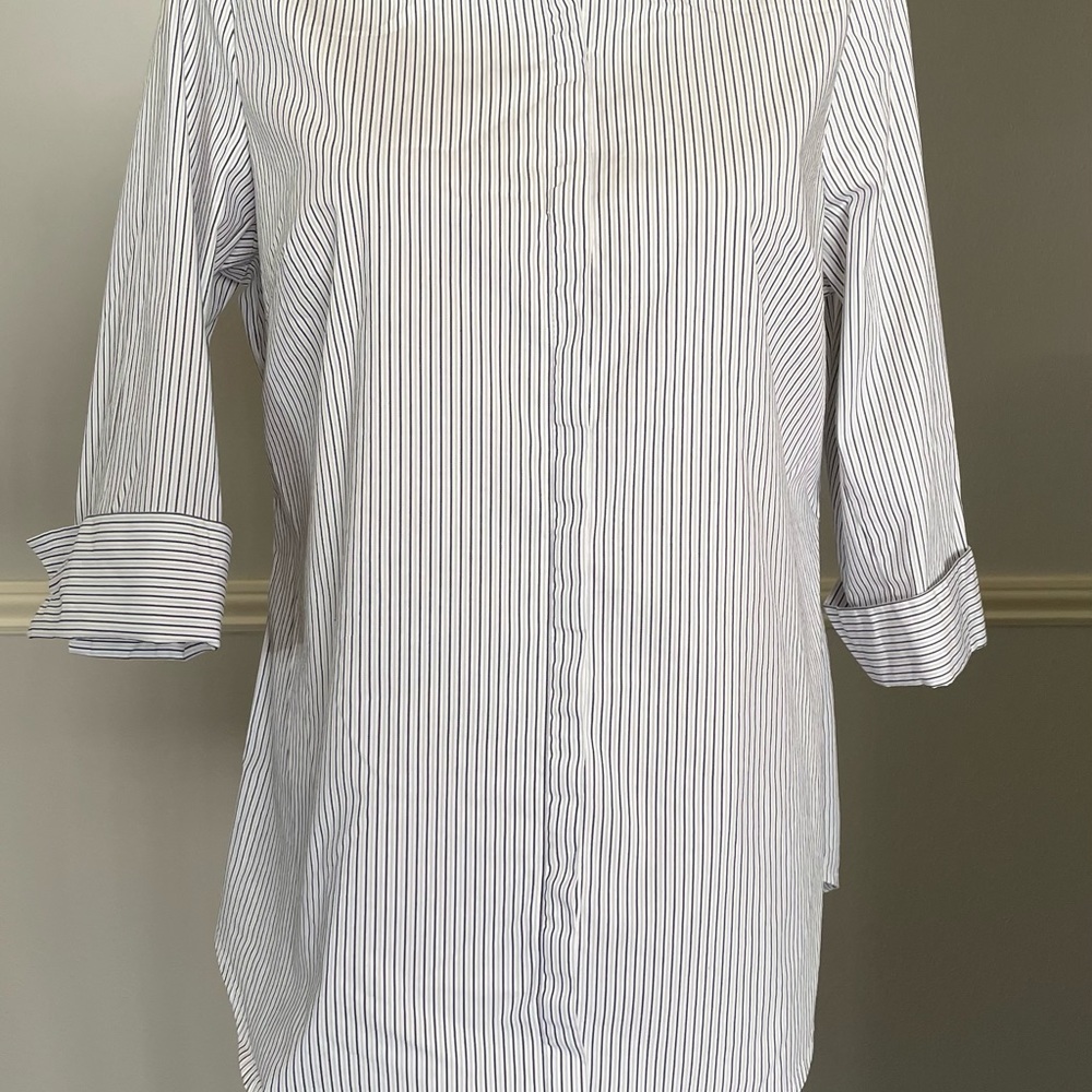 Liz Claiborne Career Women Shirt. Sz Medium. Excellent Condition!